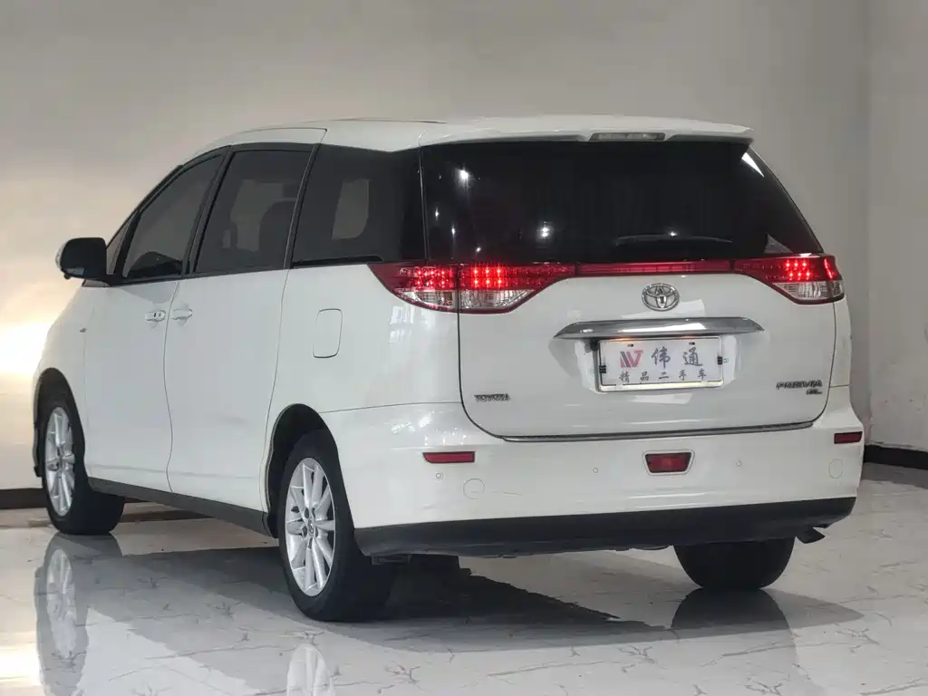 Toyota Previa — фото 6