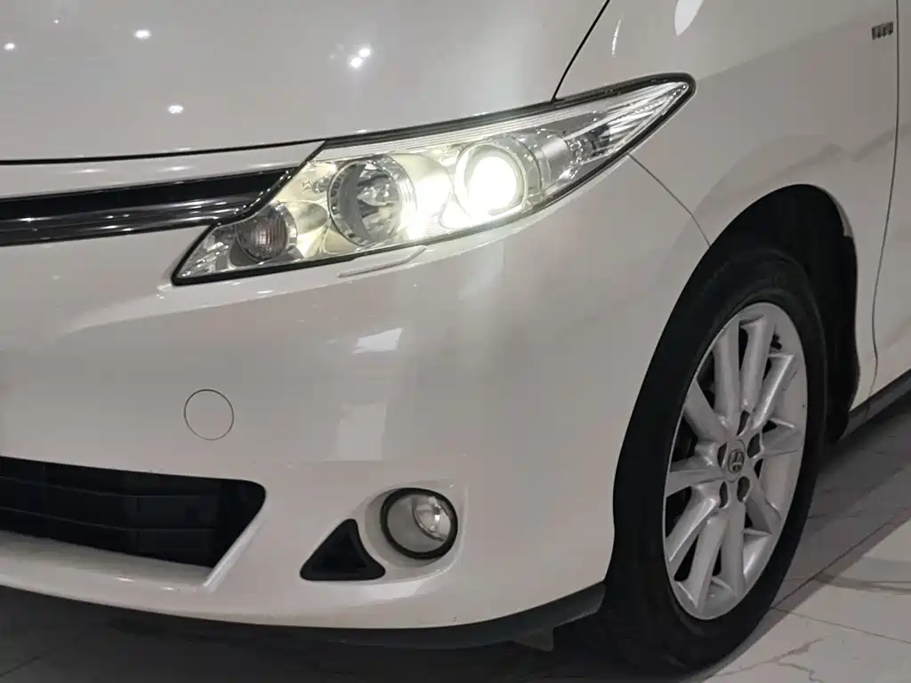 Toyota Previa — фото 7