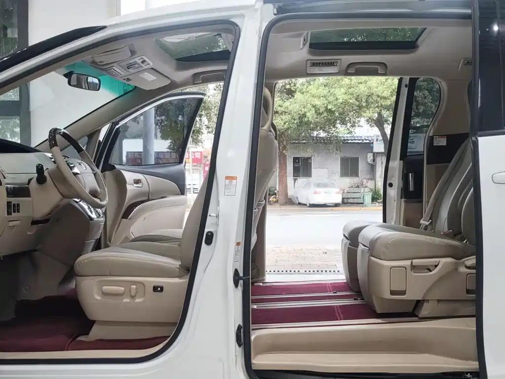 Toyota Previa — фото 10