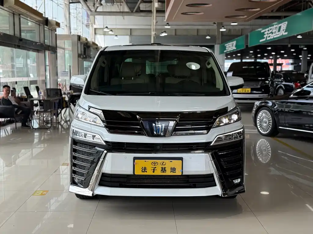 Toyota Vellfire — фото 2