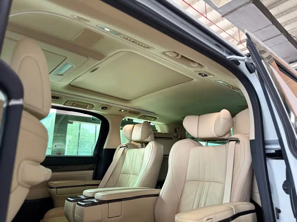Toyota Vellfire — фото 11