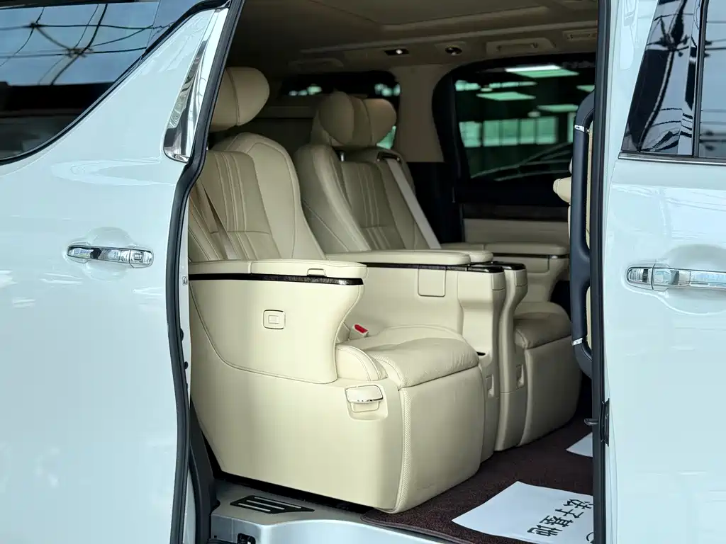 Toyota Vellfire — фото 15