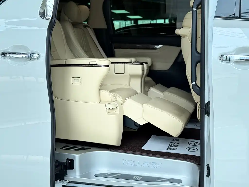 Toyota Vellfire — фото 17