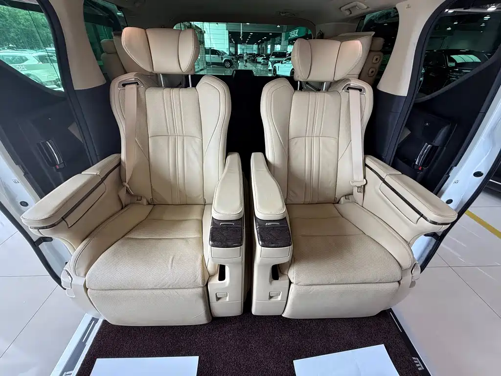 Toyota Vellfire — фото 18