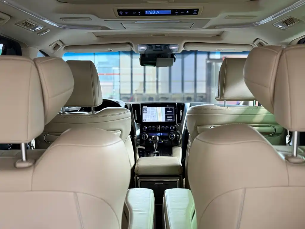 Toyota Vellfire — фото 19