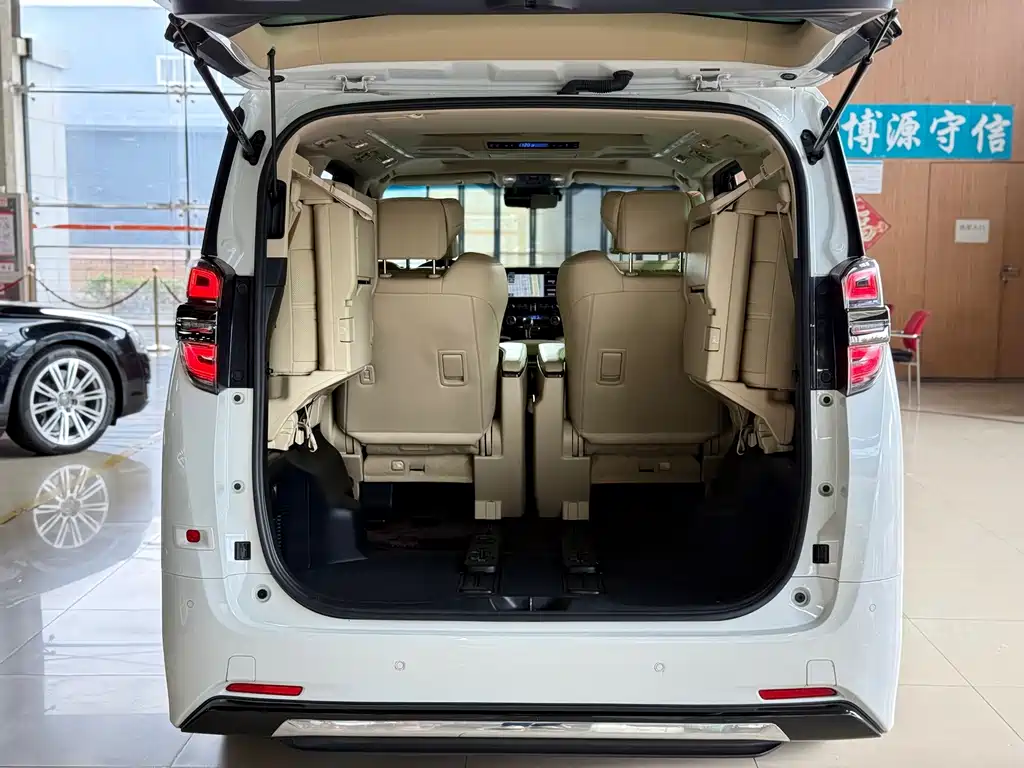 Toyota Vellfire — фото 20