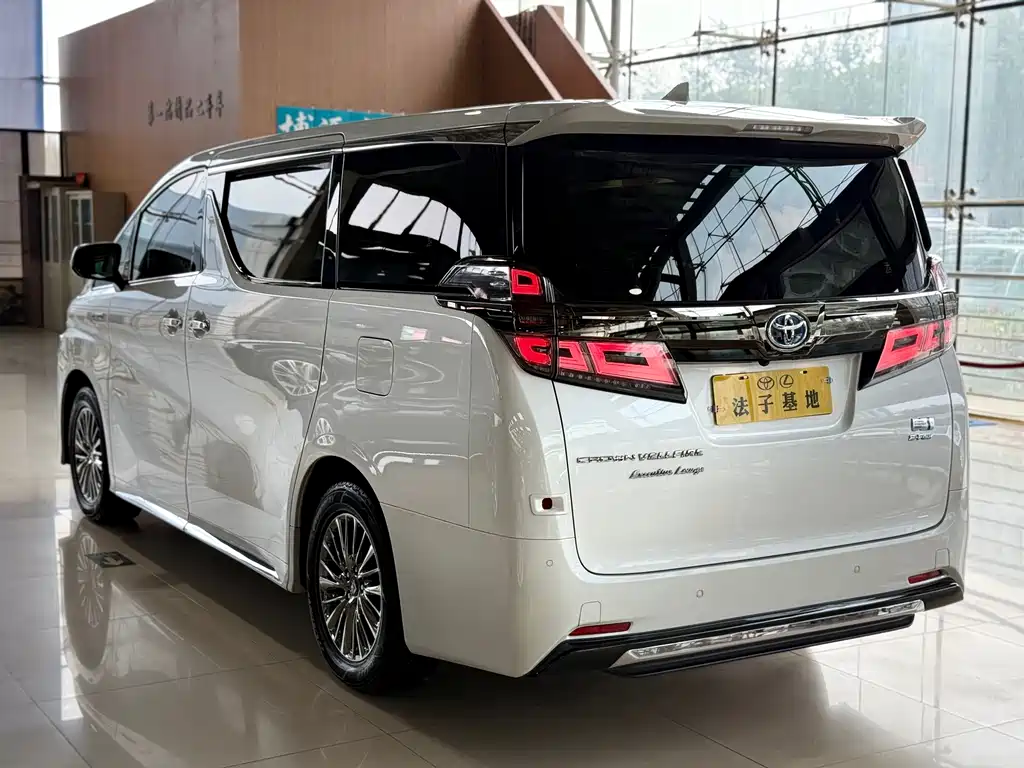 Toyota Vellfire — фото 21