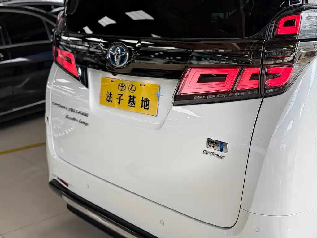 Toyota Vellfire — фото 24