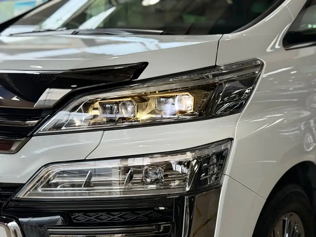 Toyota Vellfire — фото 6