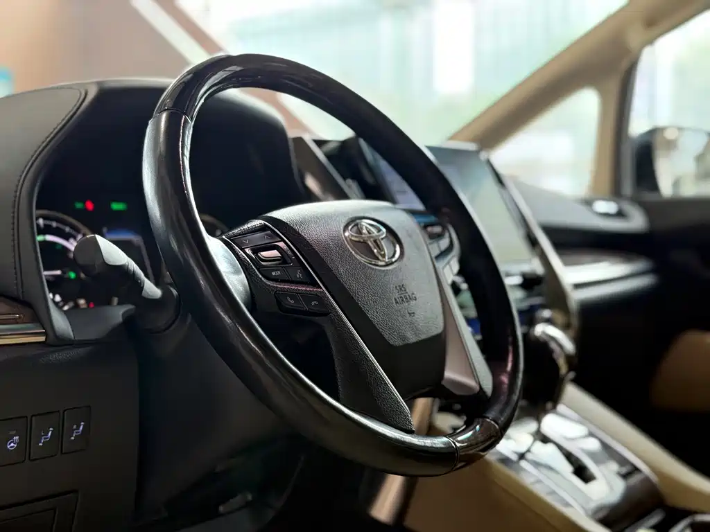 Toyota Vellfire — фото 7