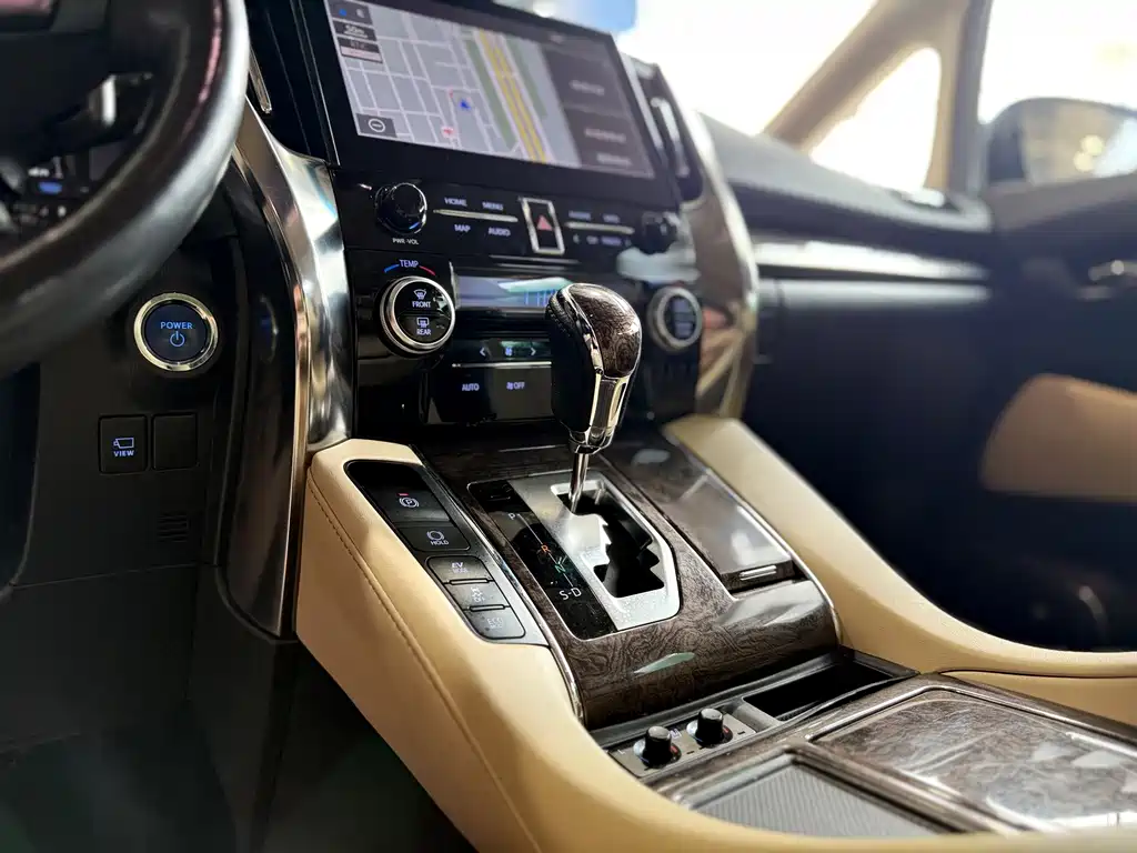 Toyota Vellfire — фото 8