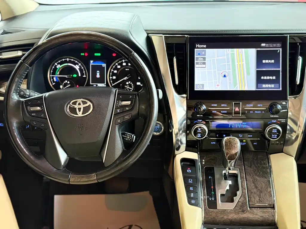 Toyota Vellfire — фото 9