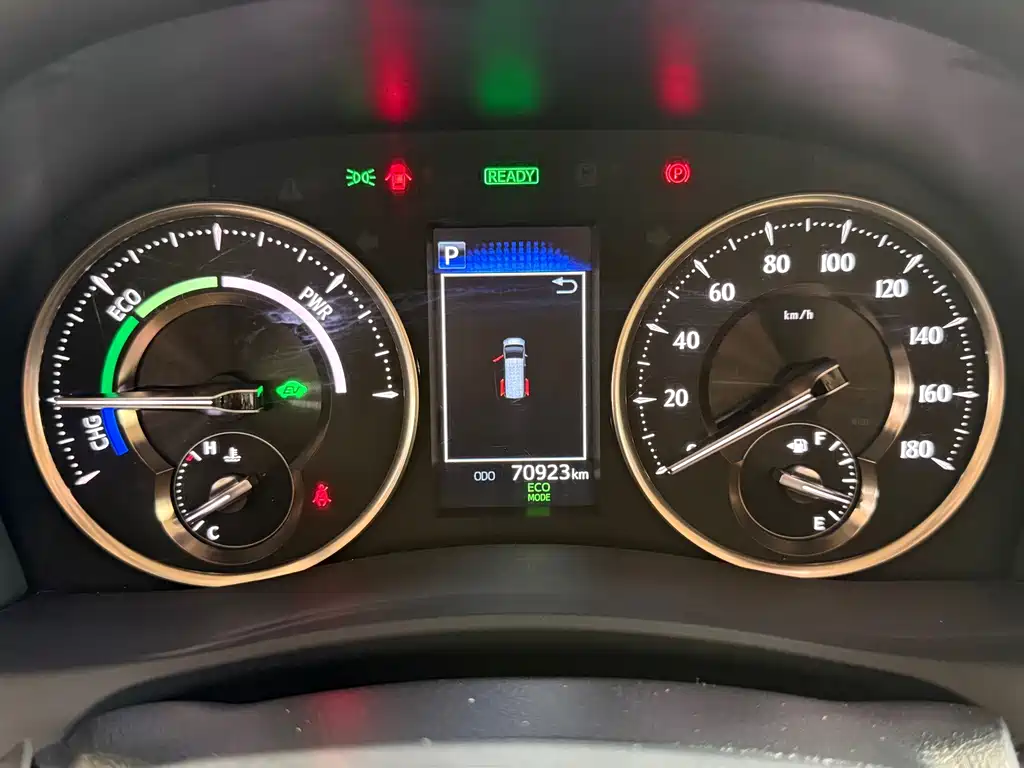 Toyota Vellfire — фото 10