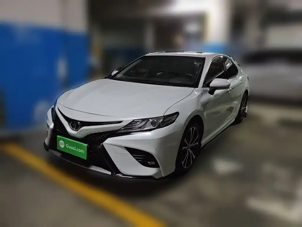 Toyota Camry — фото 2