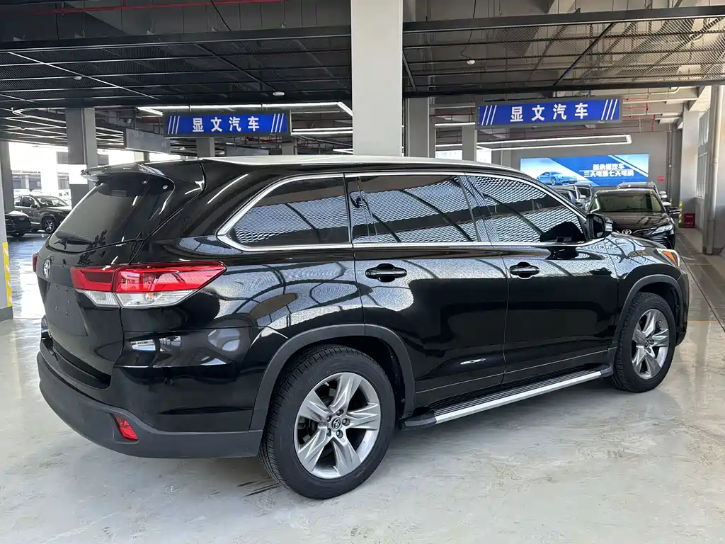 Toyota Highlander — фото 4