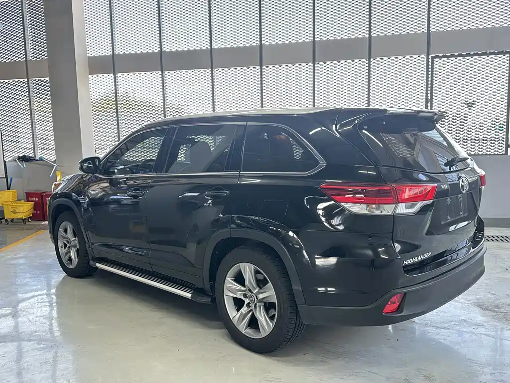 Toyota Highlander — фото 6