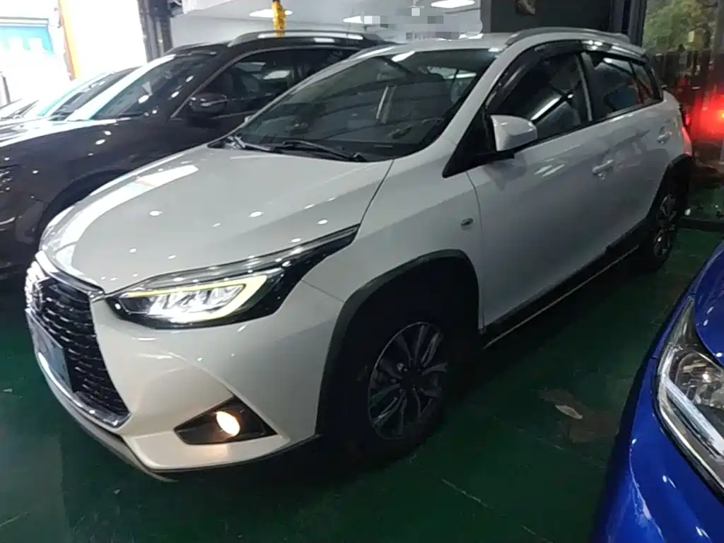 Toyota Yaris L — фото 2