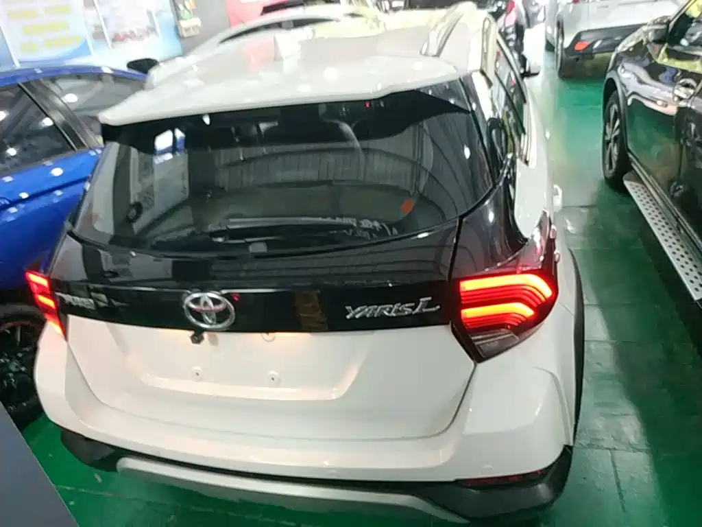 Toyota Yaris L — фото 6