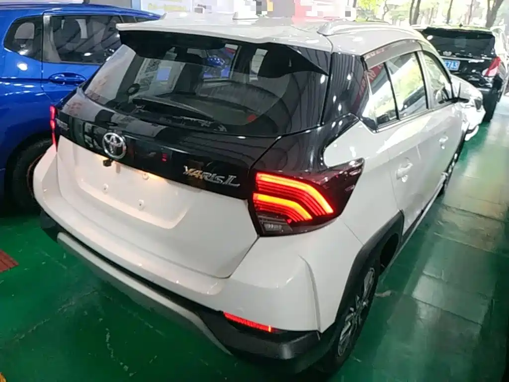 Toyota Yaris L — фото 7