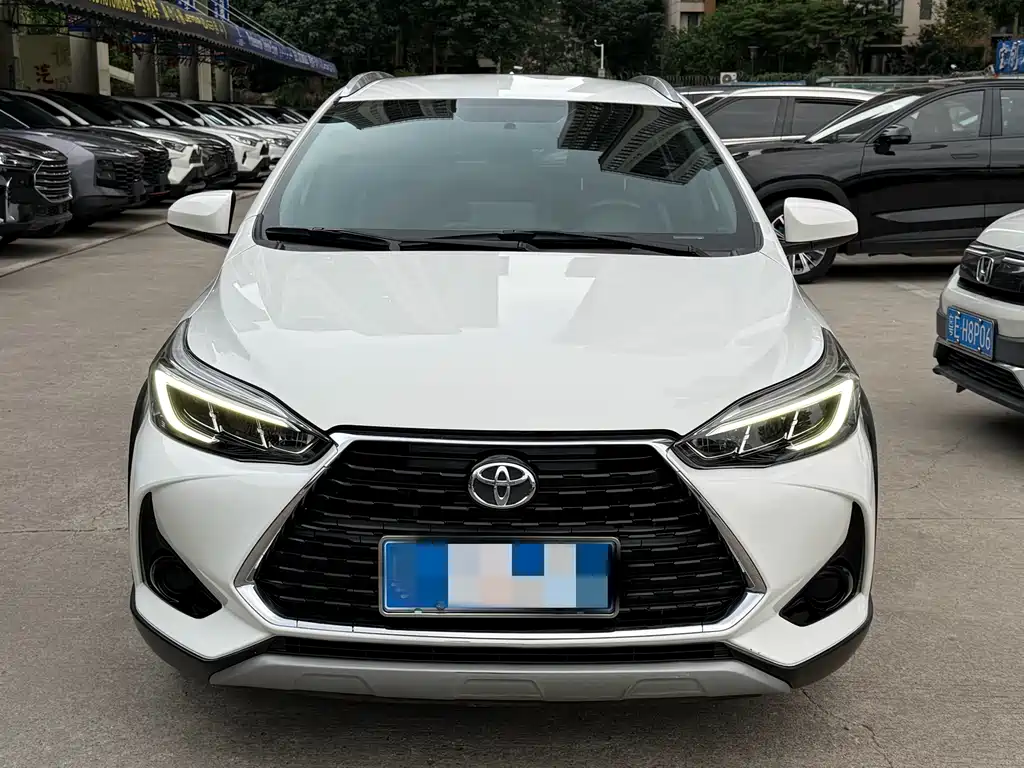 Toyota Yaris L — фото 2