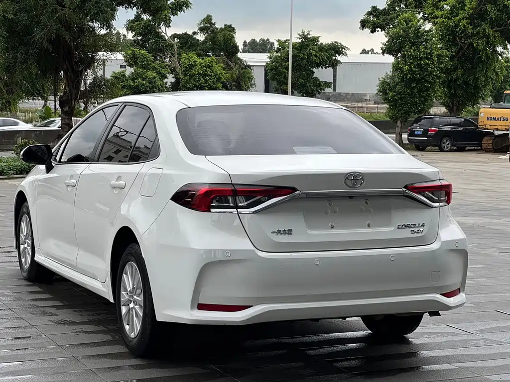 Toyota Corolla — фото 3