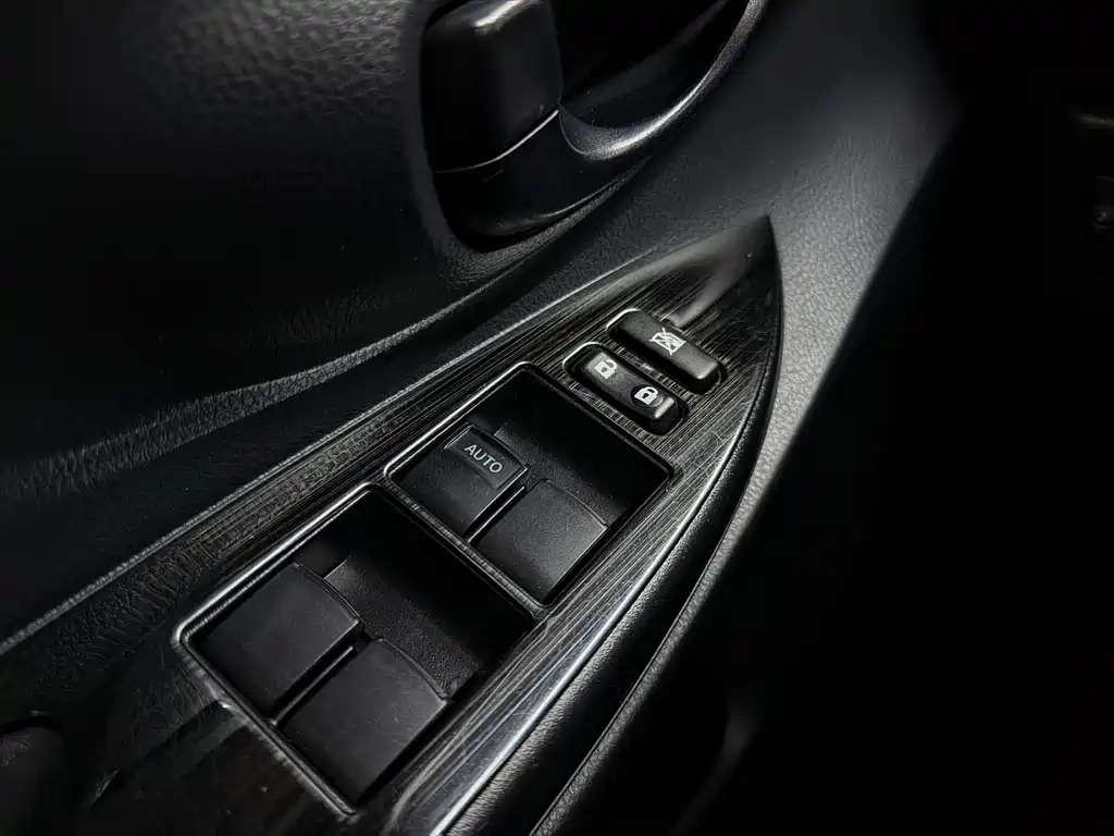 Toyota Yaris L — фото 11