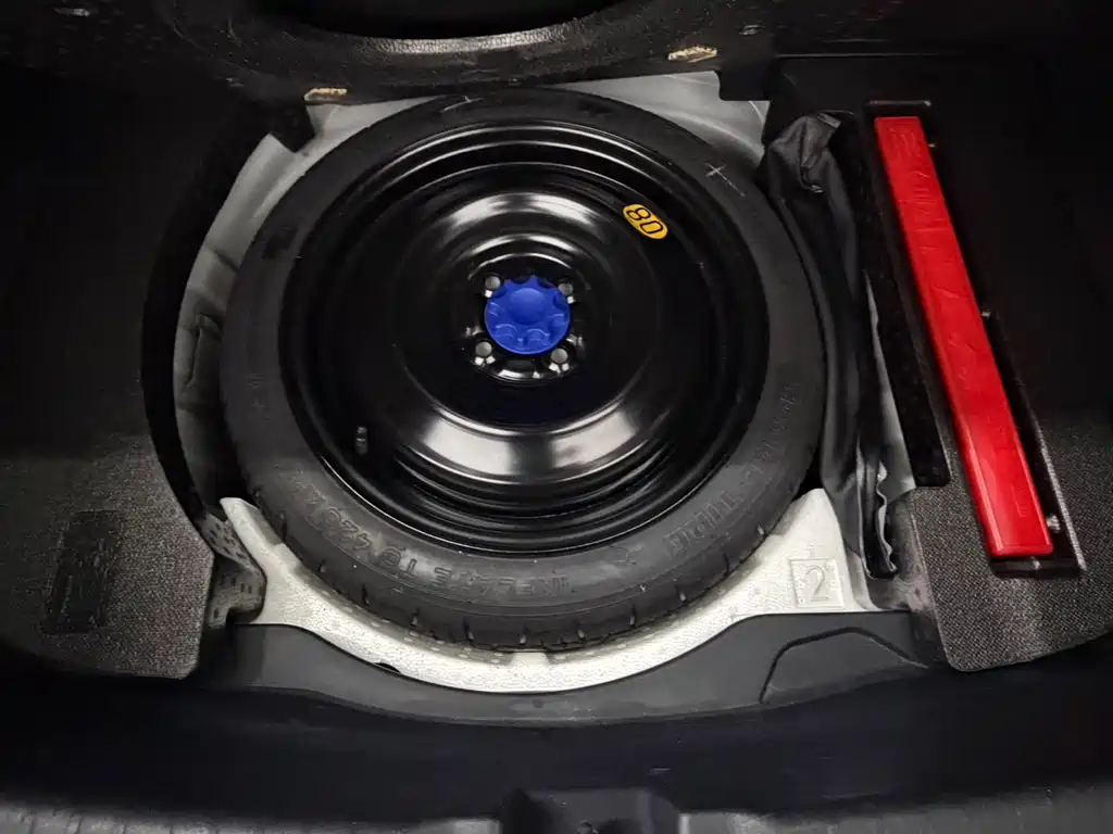 Toyota Yaris L — фото 15