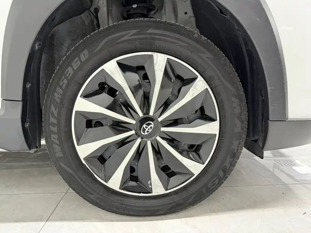 Toyota Yaris L — фото 17