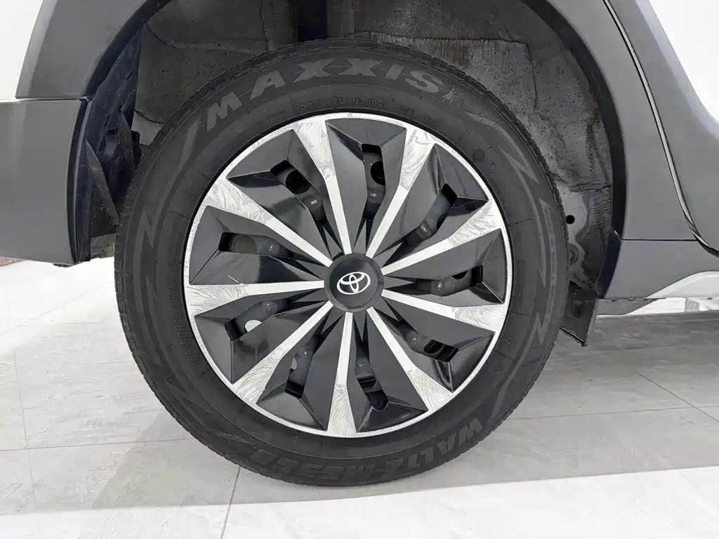 Toyota Yaris L — фото 18