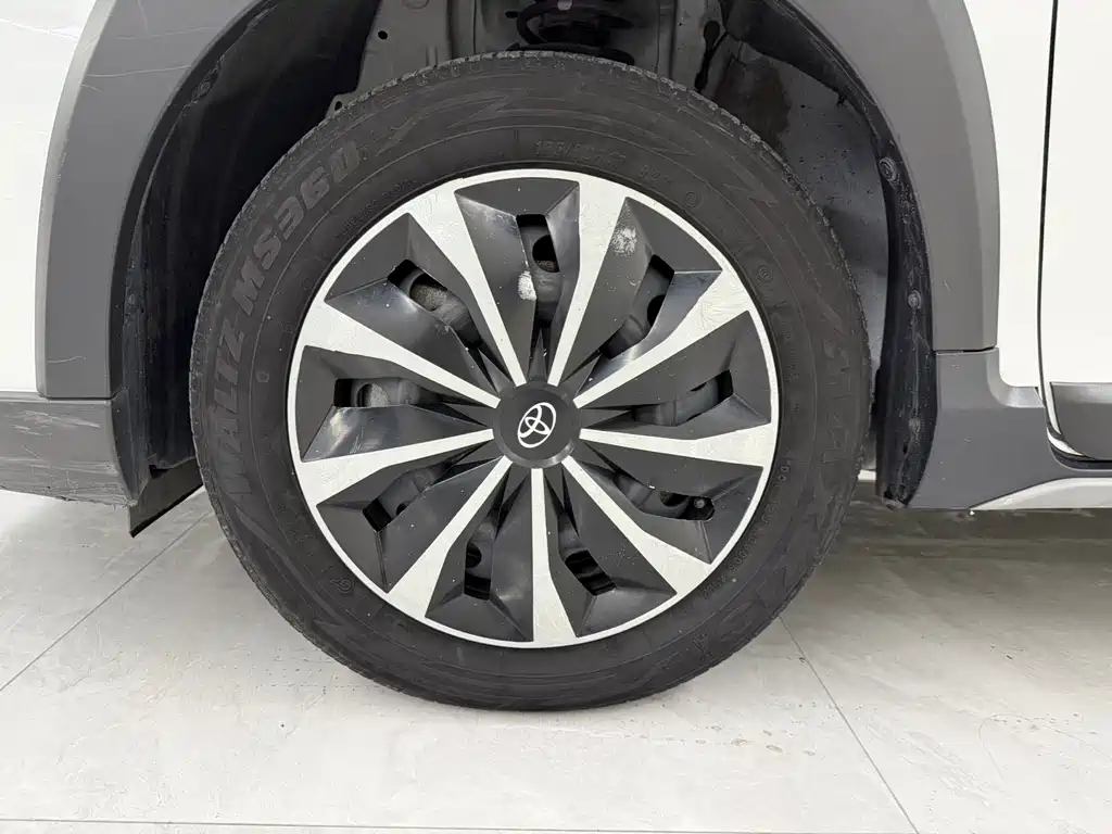 Toyota Yaris L — фото 20