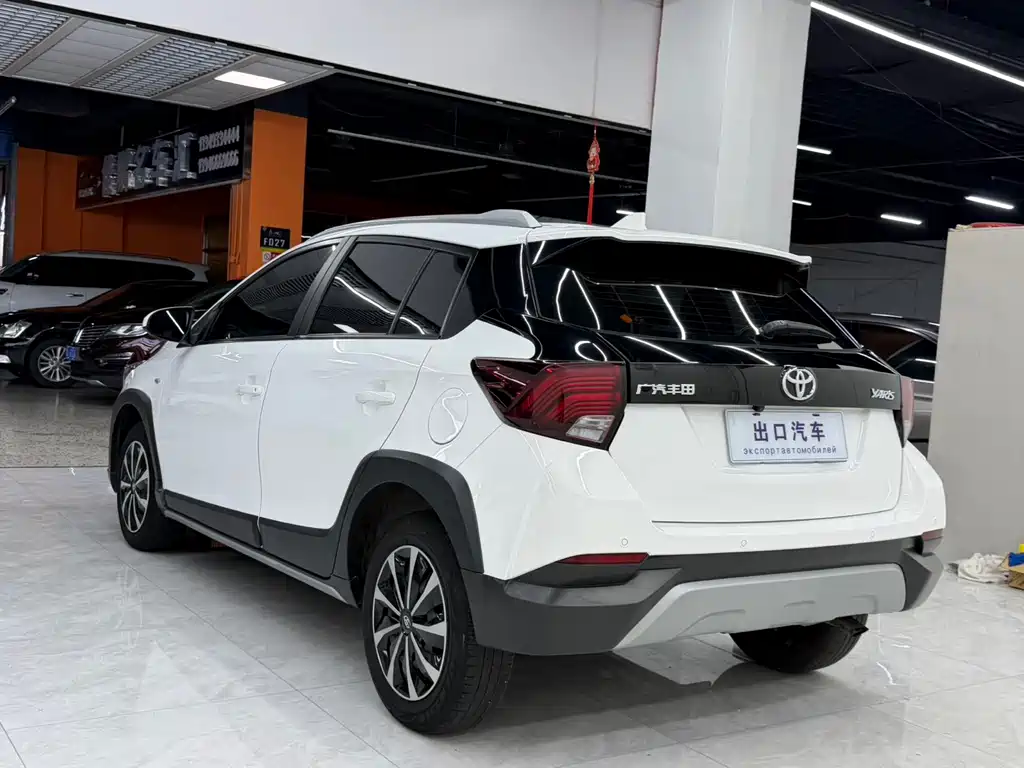 Toyota Yaris L — фото 4