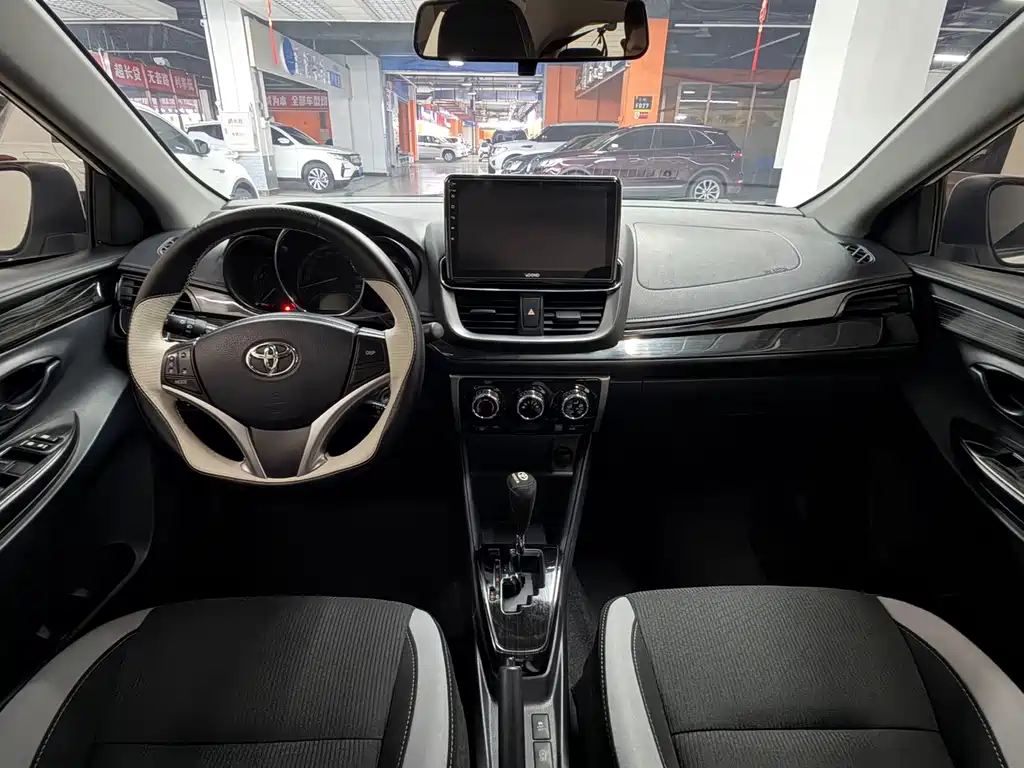 Toyota Yaris L — фото 9