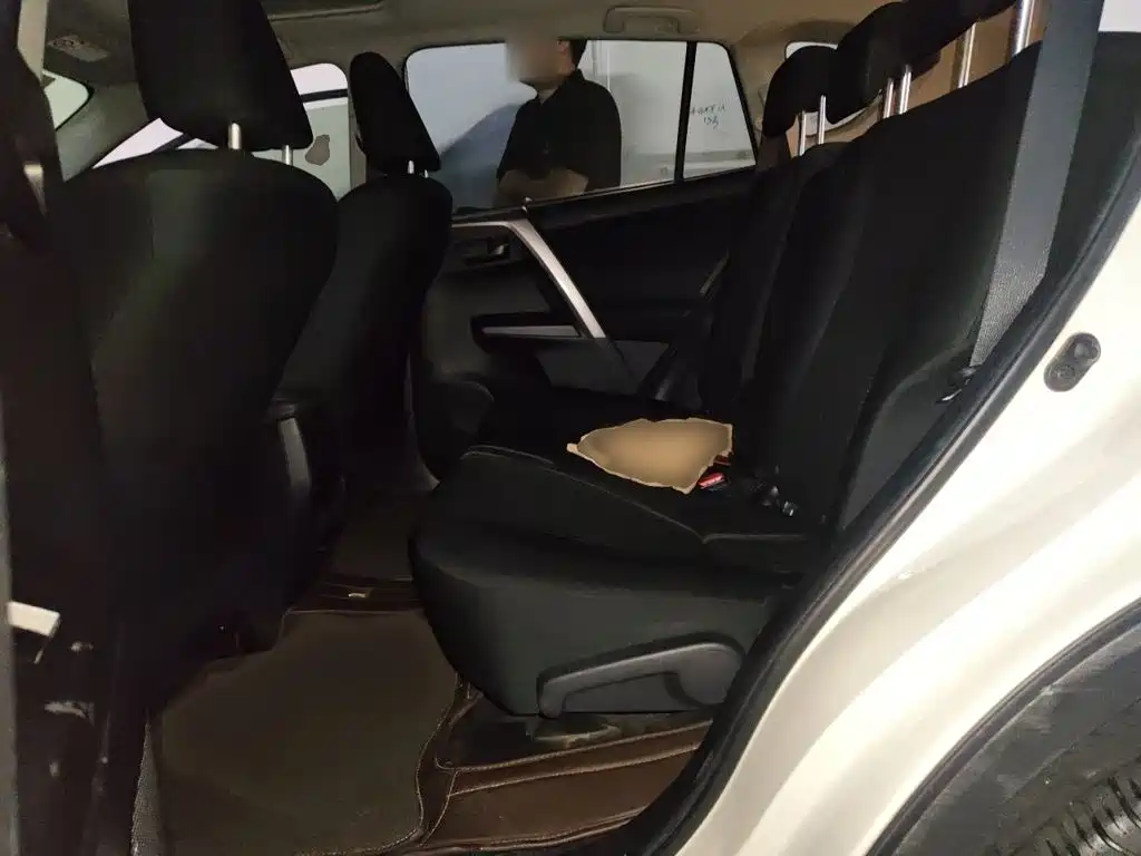 Toyota RAV4 — фото 15