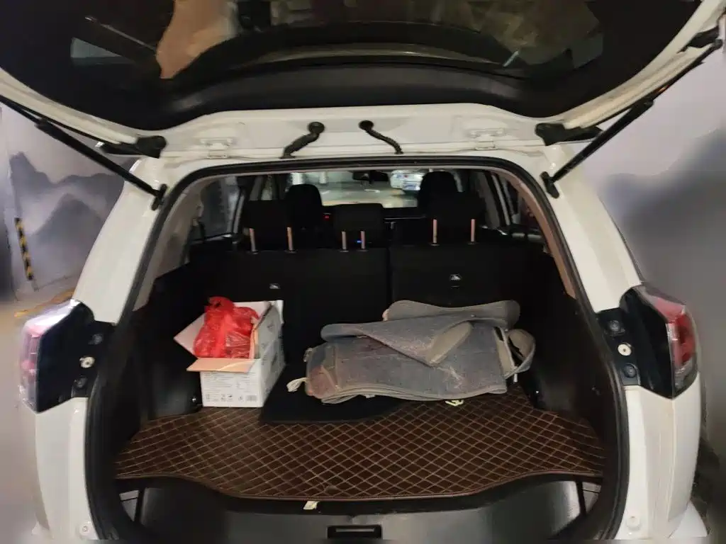Toyota RAV4 — фото 10