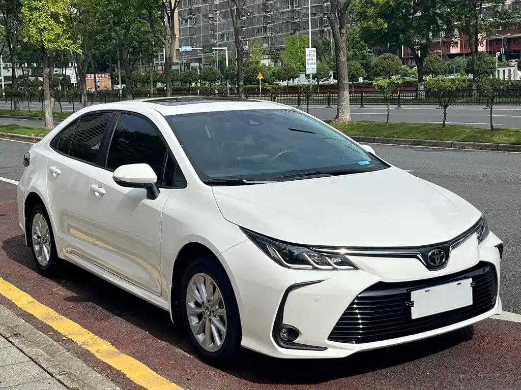 Toyota Corolla — фото 3