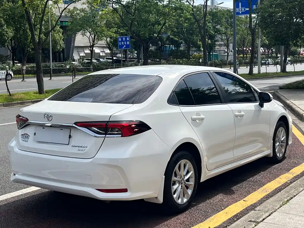 Toyota Corolla — фото 4