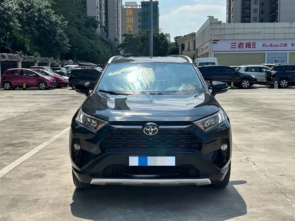Toyota RAV4 — фото 2