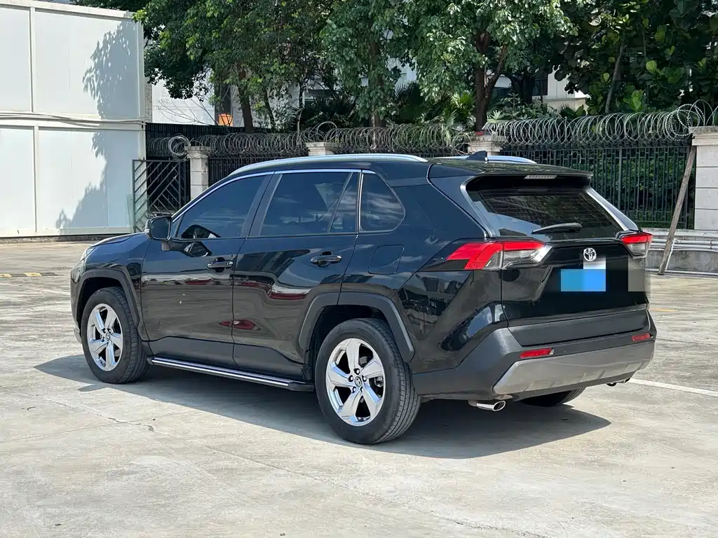 Toyota RAV4 — фото 3