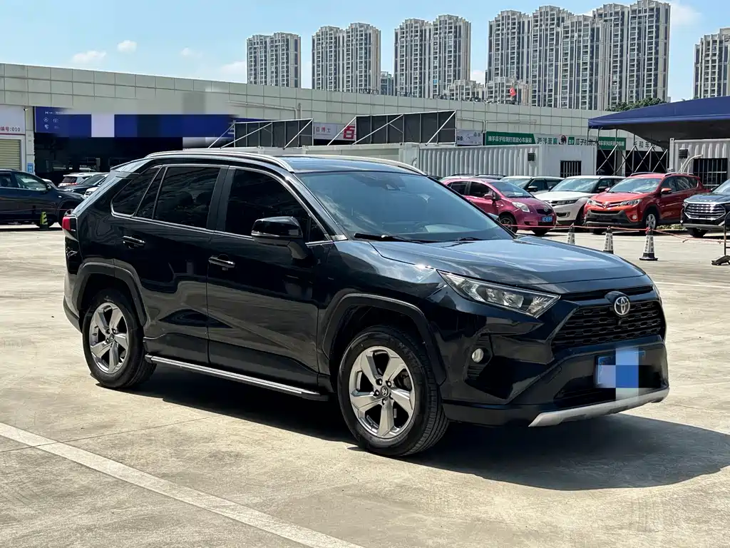Toyota RAV4 — фото 5