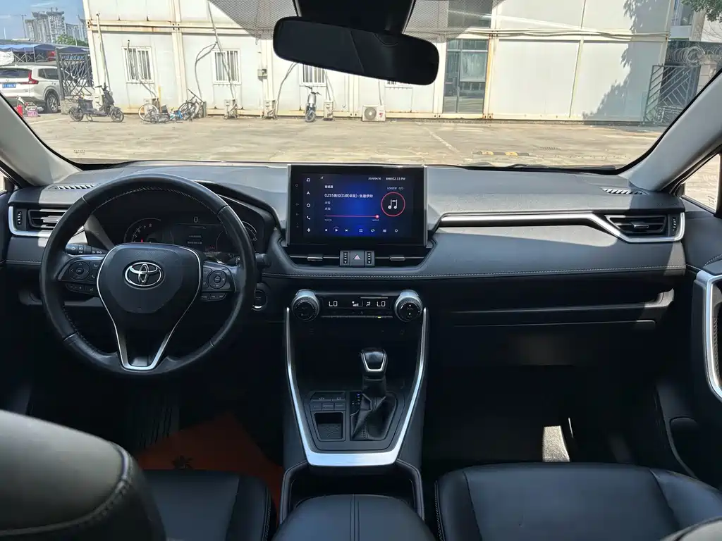 Toyota RAV4 — фото 9