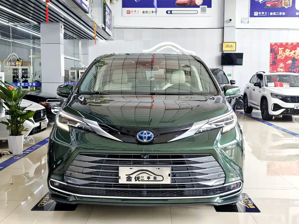 Toyota Sienna — фото 2