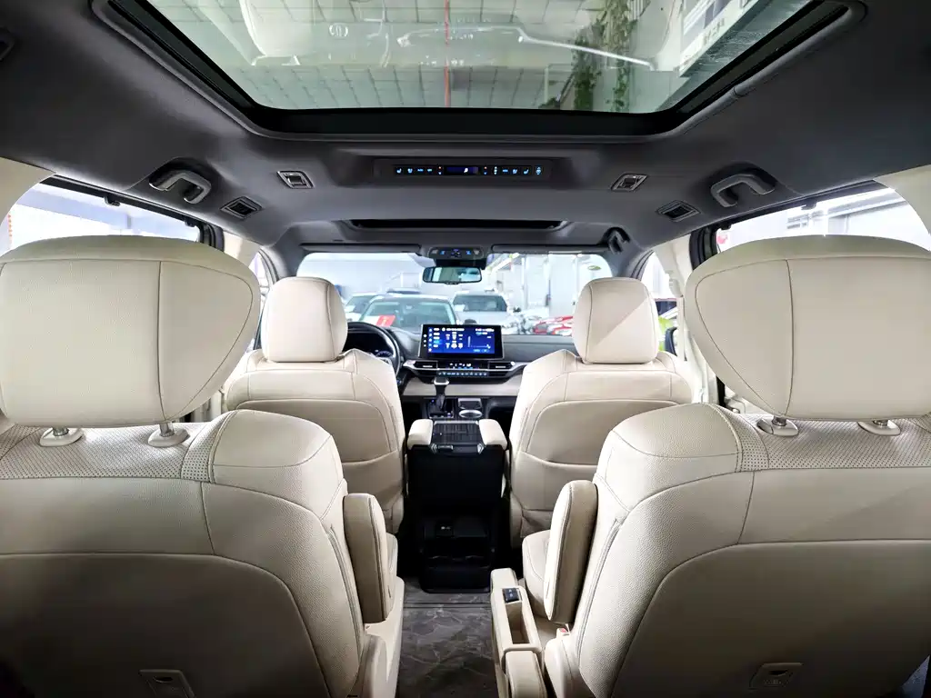 Toyota Sienna — фото 10