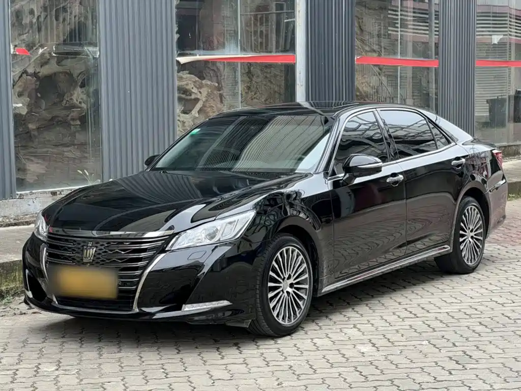 Toyota Crown — фото 2