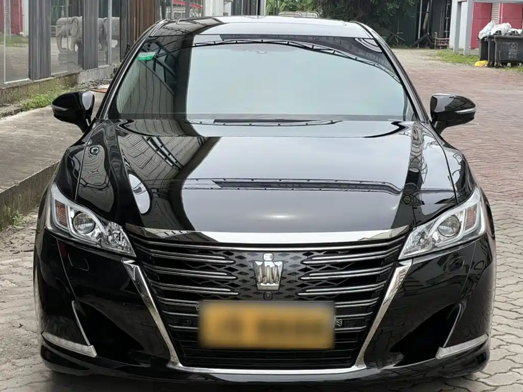 Toyota Crown — фото 3