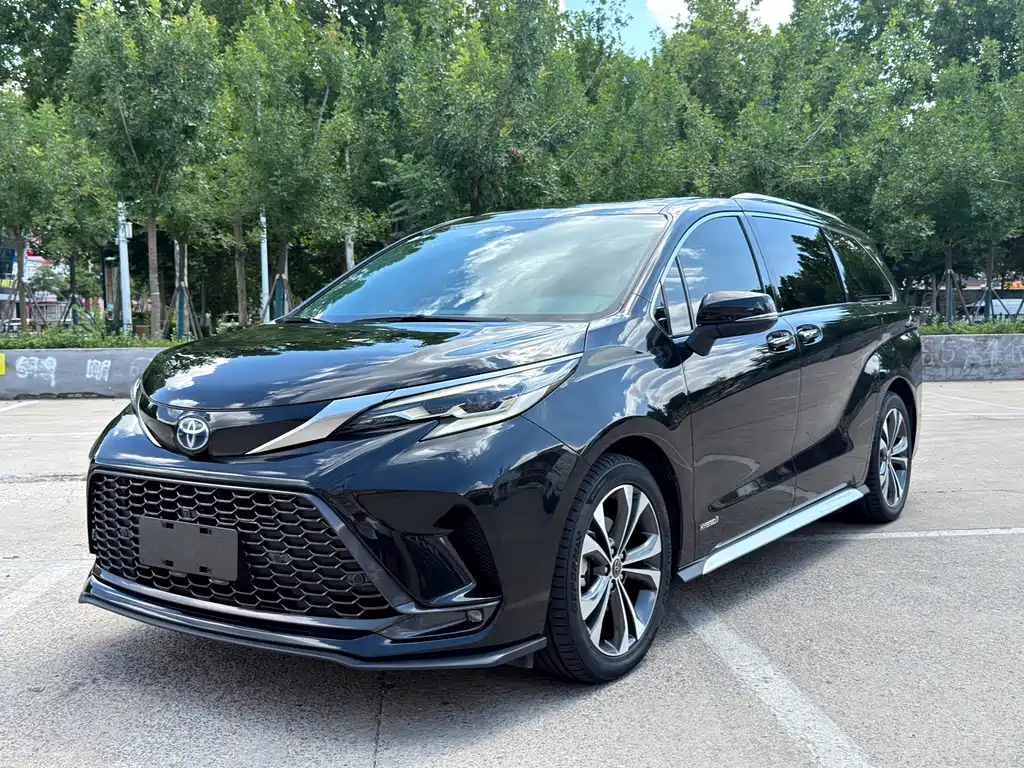 Toyota Granvia — фото 2
