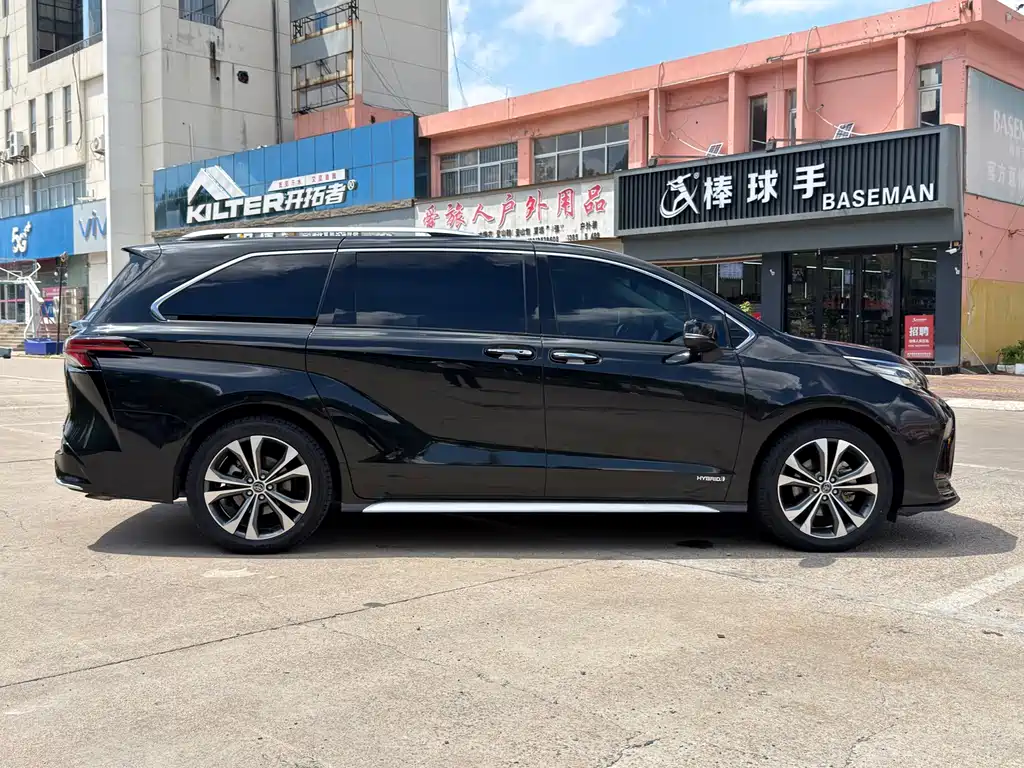 Toyota Granvia — фото 15