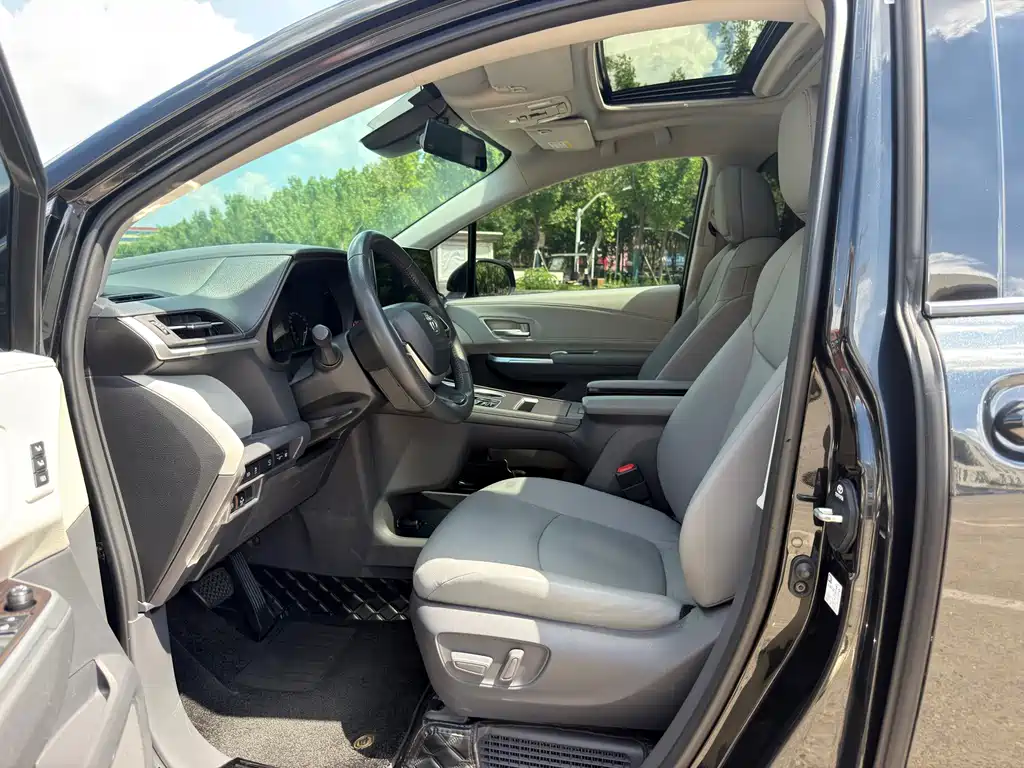 Toyota Granvia — фото 4