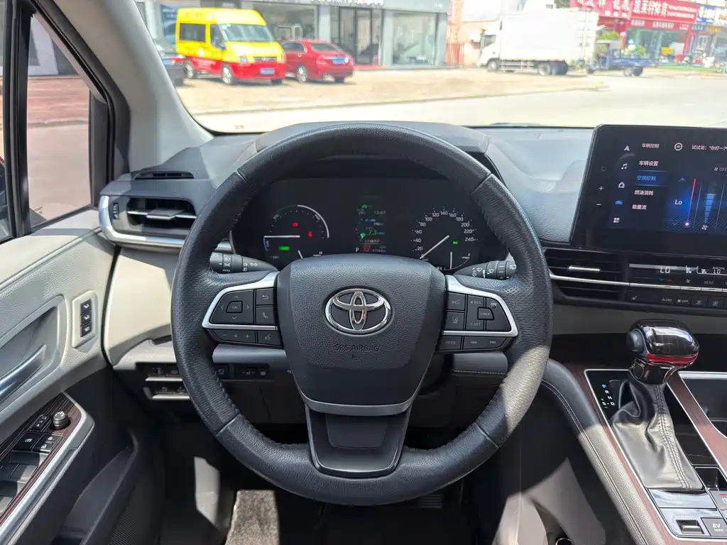 Toyota Granvia — фото 8