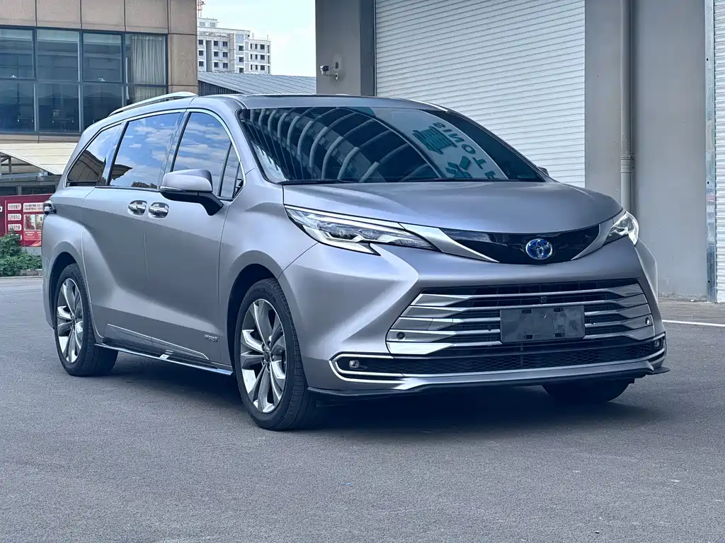 Toyota Sienna — фото 3
