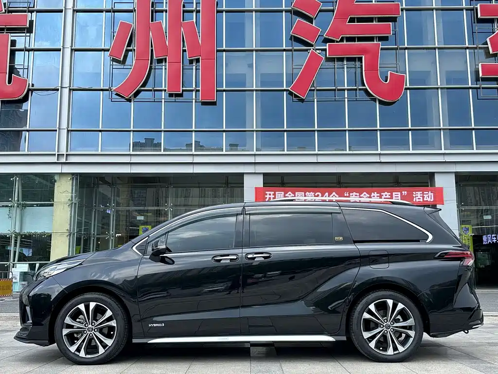 Toyota Granvia — фото 4
